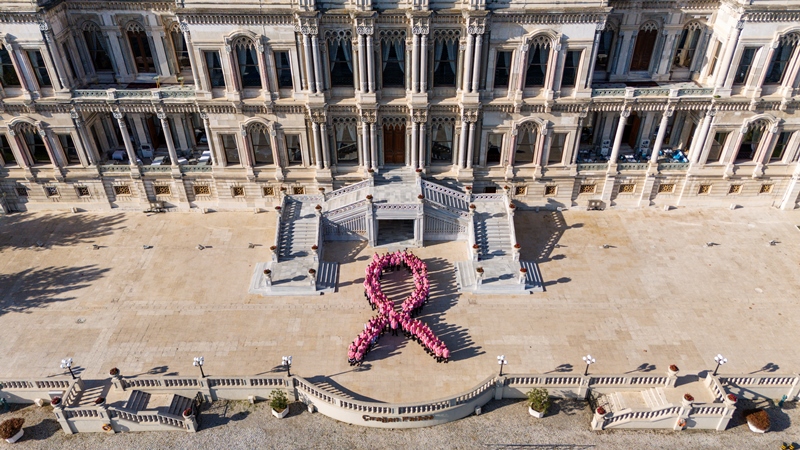 12 Y�ld�r Ç�ra�an Palace Kempinski �stanbul Ve MEMEDER Meme Kanseri Fark�ndal��� �çin El Ele