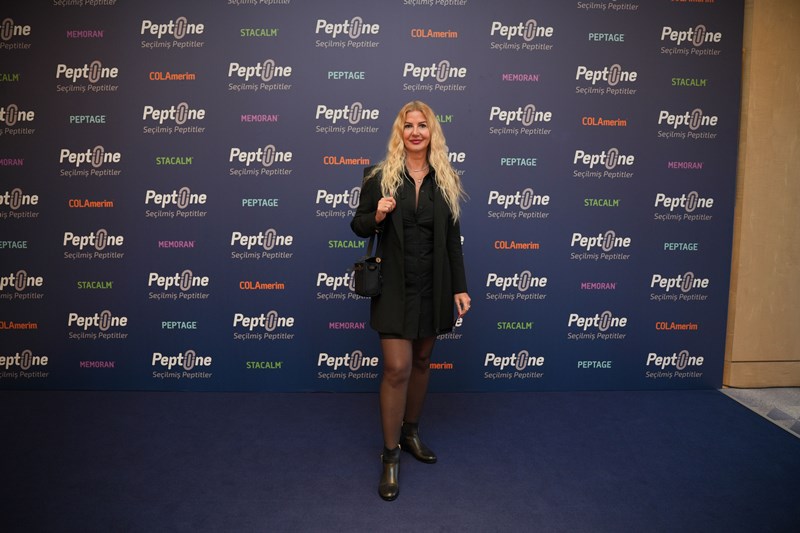 Pept�l�ne, �Seçilmi� Peptitler� Dünyas�n� Marka Elçisi Nebahat Çehre �le Tan�tt� 