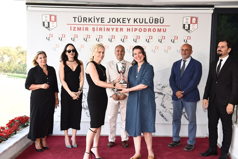 Turgut Koyuncuo�lu Kupas� Ko�usu �zmir �irinyer Hipodromunda Ko�uldu.  