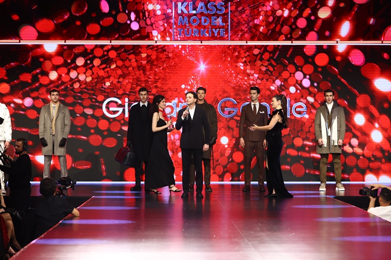 G�ovane Gent�le : Sammyvit Klass Model Türkiye 2025 Sahnesinde  Moda Dünyas�na Damga Vurdu