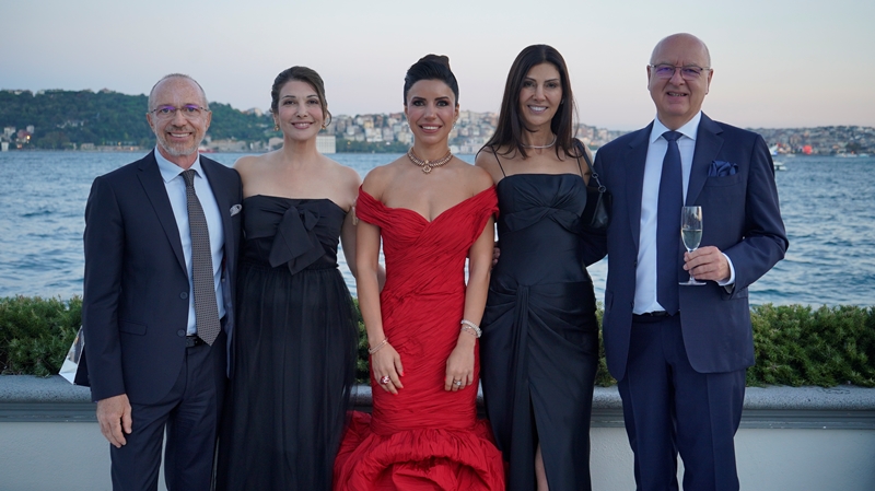 Özlem Uzel- �brahim H�d�ro�lu :  Four Seasons Hotel Bosphorus�un Zarif Atmosferinde Mutlulu�a �Evet� Dedi