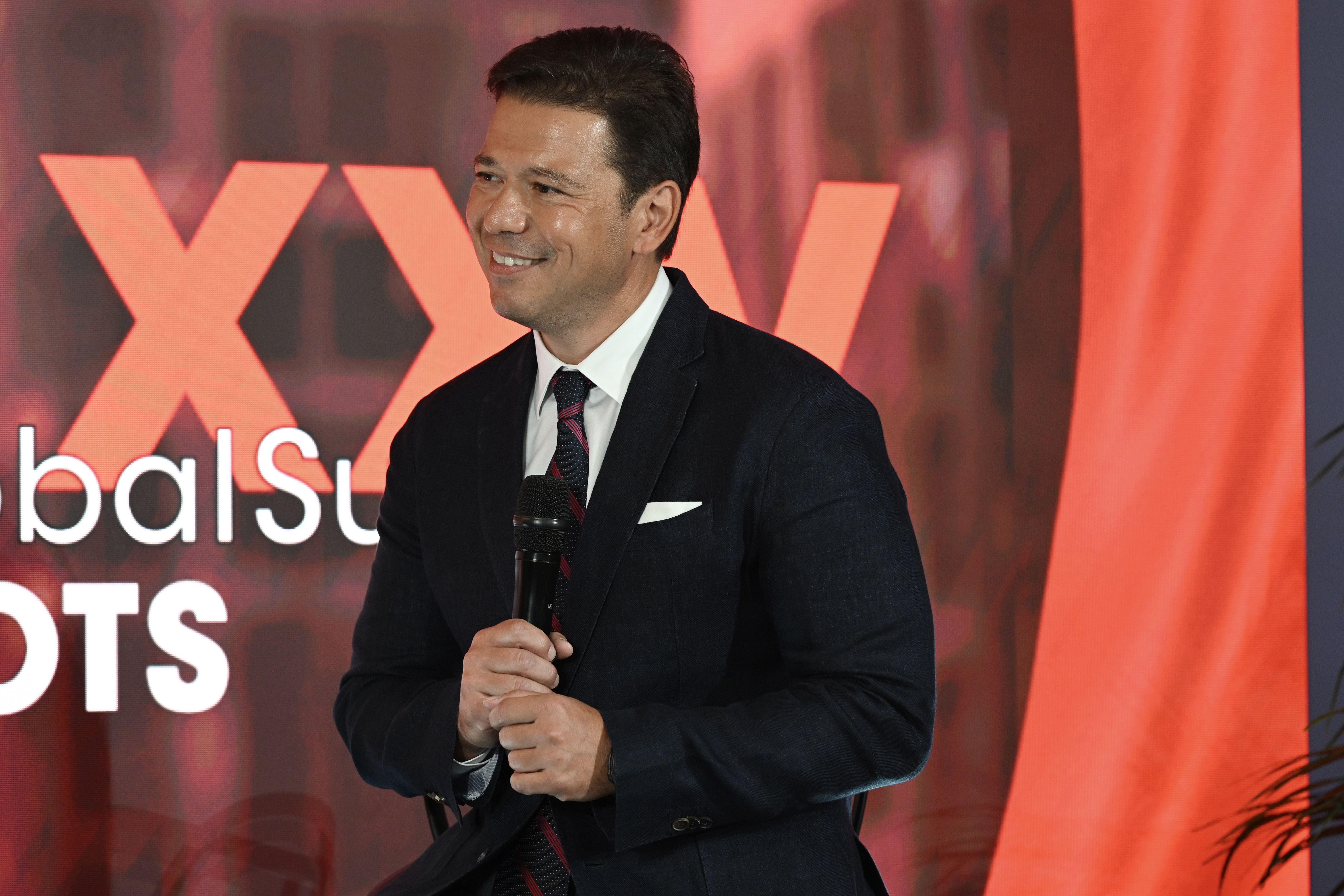 Desa Ceo�su Burak Çelet, Milano Moda Haftas��nda Lüksün Yeni Üretim Modelini Anlatt�