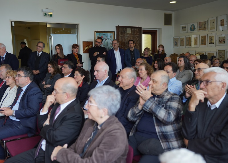 Ressam ve �air Tevfik Fikret� Kitab� GS. Üniversitesi Kültür ve Sanat Merkezindeki Galatasaray Müzesi�nde Tan�t�ld�