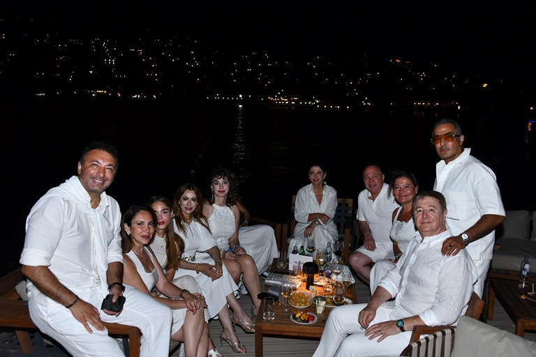 Yüzüklüler Kulübü White Night Party, Mare Deluxe Residences & Villas Ve Taboo Beach �� Birli�inde Bodrum�da Gerçekle�ti