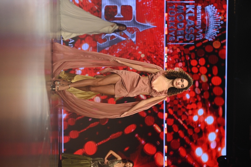 Emine Kayra Anla� : Sammyvit Klass Model Türkiye 2025�de Gerçekle�tirdi�i Defilesi �le Moda Dünyas�nda Ç���r Açt�