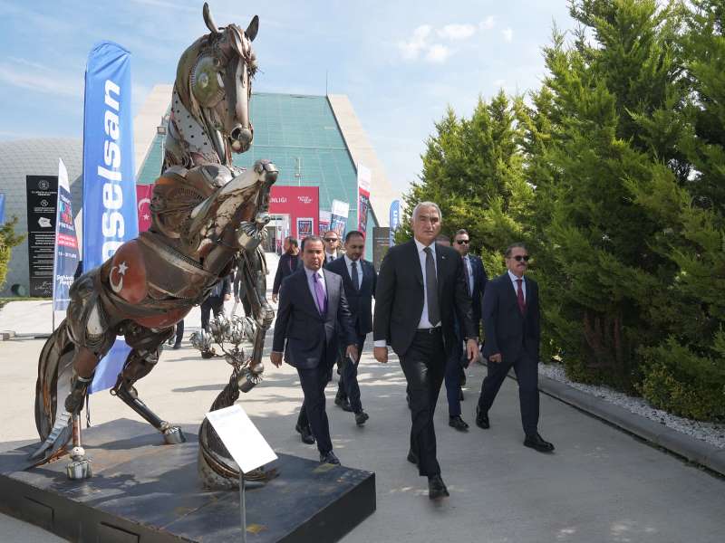 Bakan Ersoy Ba�kentte Start� Verdi! Ankara Kültür Yolu Festivali Ba�lad� Ersoy: �Ba�kentimizin Tarihini Ve Mimarisini Ressamlar�m�z�n Gözünden Yeniden Gördük� 