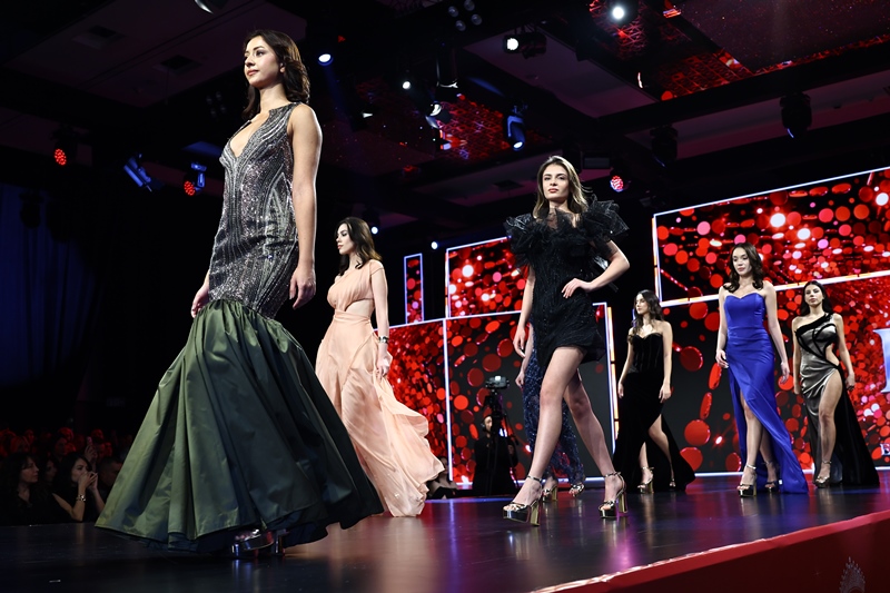 Emine Kayra Anla� : Sammyvit Klass Model Türkiye 2025�de Gerçekle�tirdi�i Defilesi �le Moda Dünyas�nda Ç���r Açt�