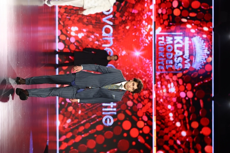 G�ovane Gent�le : Sammyvit Klass Model Türkiye 2025 Sahnesinde  Moda Dünyas�na Damga Vurdu