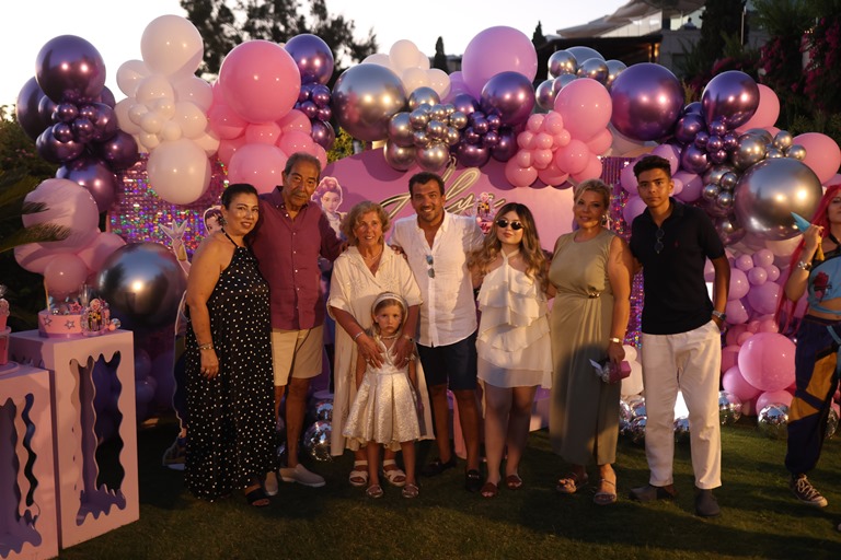 Alya Çak�r :  5. Ya��n� Bodrum�da Renkli Bir Partiyle Kutlad�