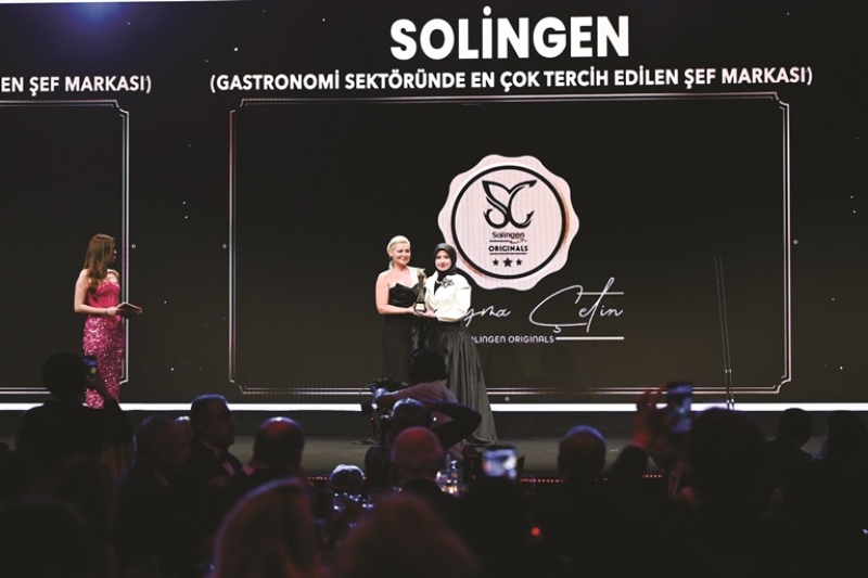 �eyma Çetin :  Sol�ngen�e �Gastronomi Sektöründe En Çok Tercih Edilen �ef Markas��  Ödülünü Kazand�rd�