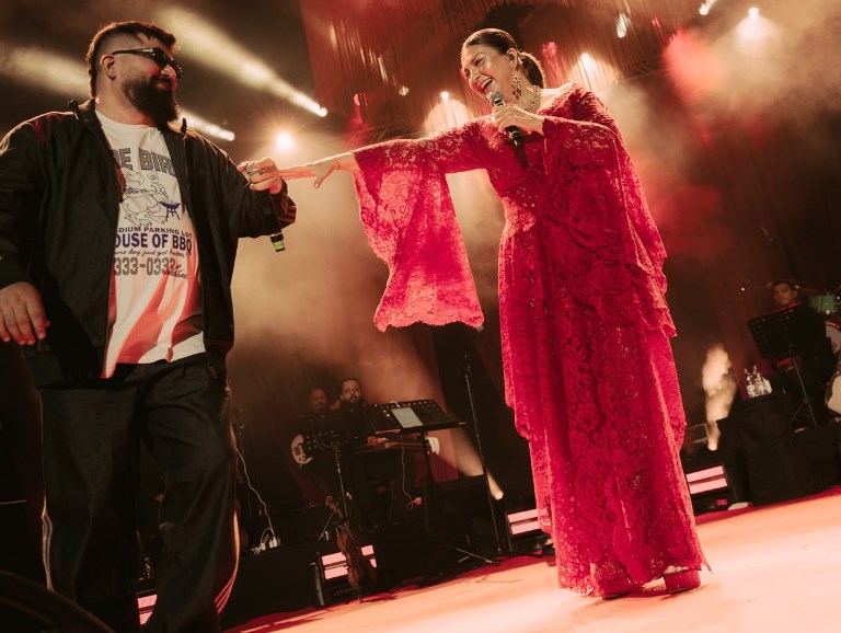 Ya�mur Sibel Can�� Durduramad�! Harbiye�de Ya�mur Alt�nda Müzik �öleni