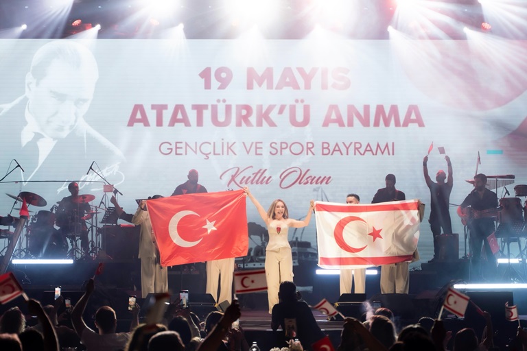 Ziynet Saliden Kbrsta Cokulu Bayram Kutlamas 