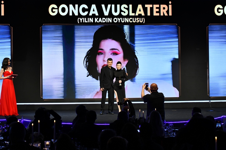 Gonca Vuslateri :  "Yln Kadn Oyuncusu  Ödülünü Büyük Bir Gururla Ald 