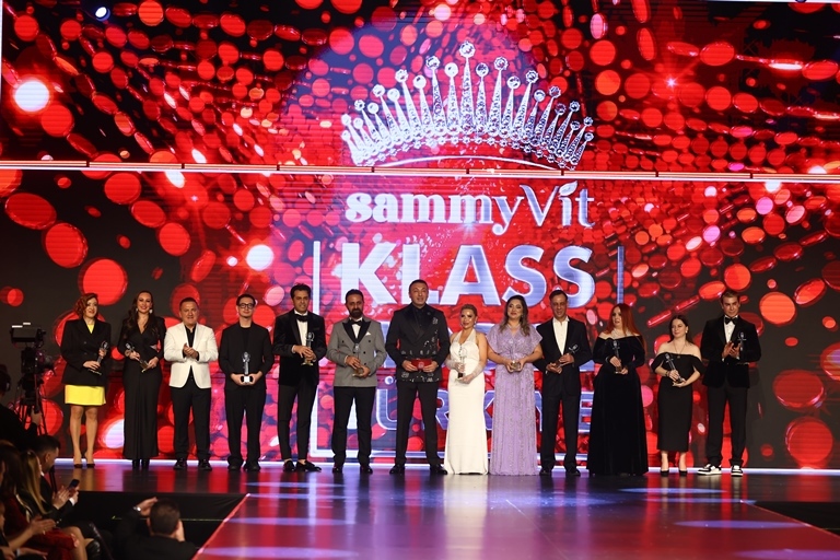 Sammyvit Klass Model Türkiye 2025�e Y�l Boyu Emek Veren �simler Plaketlerle Onurland�r�ld�