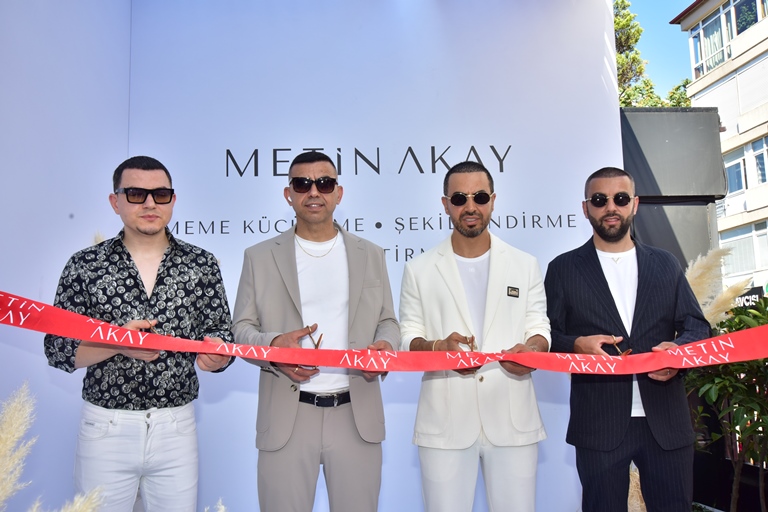 Metin Akay :  Dünyada �lk Ve Tek Ameliyats�z Meme Dikle�tirme, Küçültme, Toparlama Protokolünü Tan�tt� 
