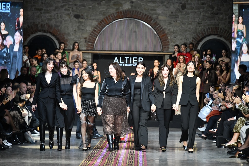 Alt�er Academy : Moda Tasar�m Ö�rencilerinden  Kutnu �pe�i �lhaml� Özel Defile 