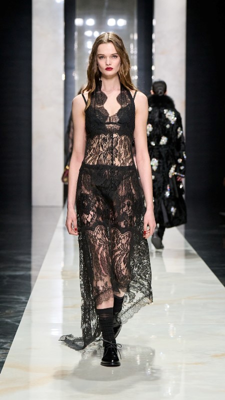 Dolce & Gabbana, �Ident�ty� Koleksiyonu �le Milano Moda Haftas��nda Gücün Ve Kimli�in S�n�rlar�n� Yeniden Çizdi