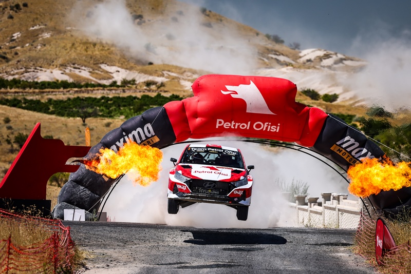 Kapadokya Rallisinde Zaferin Ad� Yine  Kerem Kazaz!