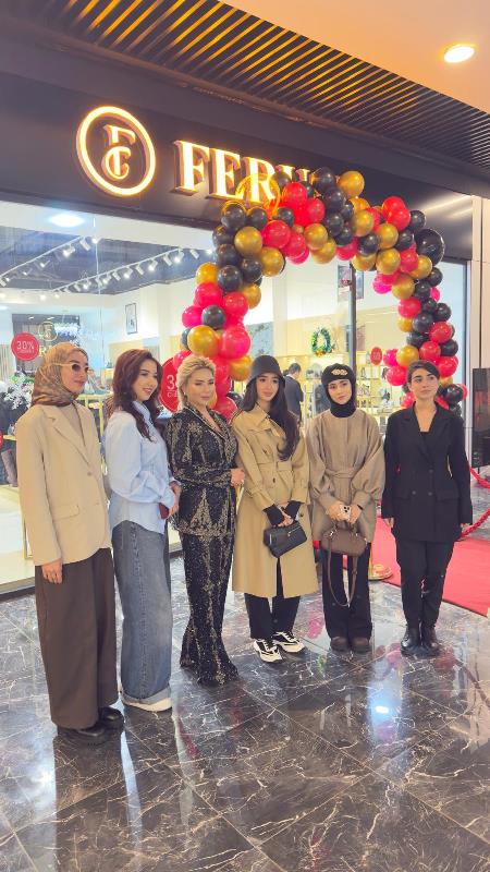 Feruza,  Ta�kent C�ty Avm�de Kap�lar�n� Açt�