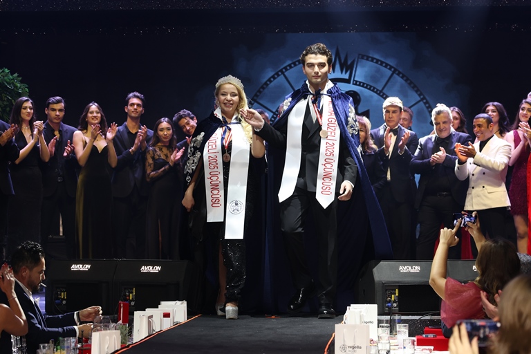 Feza Ünlü : Sinema Güzeli Yarmasda 3.Oldu, Oyunculuktaki Baarsn Ve Yeteneini Tescilledi