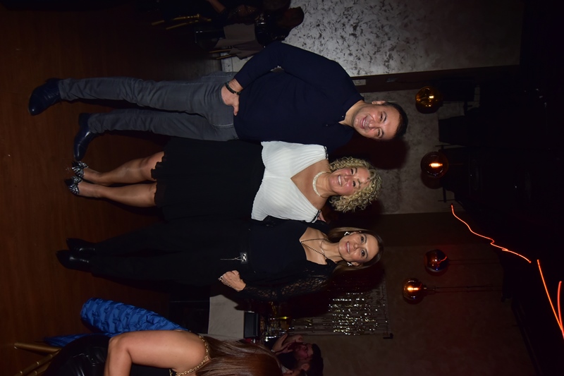 Saadet Ayd�n : Do�um Günü Mutlulu�unu Dostlar�yla Payla�t�