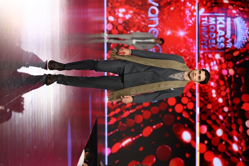 G�ovane Gent�le : Sammyvit Klass Model Türkiye 2025 Sahnesinde  Moda Dünyas�na Damga Vurdu