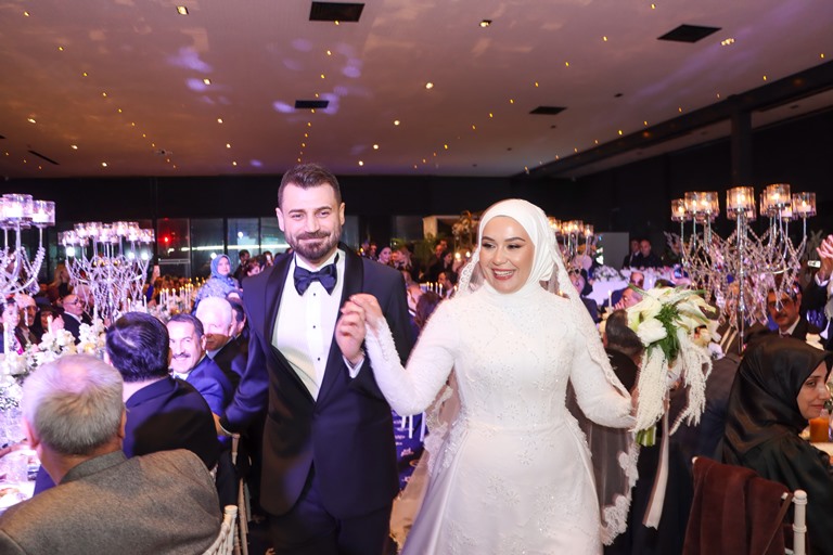 Betül Kavak-Bilal Teymur :  Görkemli Bir Dü�ün Töreni �le Hayatlar�n� Birle�tirdi