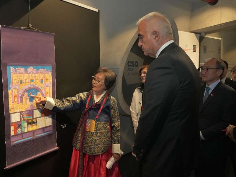 Bakan Ersoy Ba�kentte Start� Verdi! Ankara Kültür Yolu Festivali Ba�lad� Ersoy: �Ba�kentimizin Tarihini Ve Mimarisini Ressamlar�m�z�n Gözünden Yeniden Gördük� 