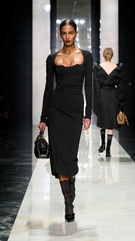 Dolce & Gabbana, �Ident�ty� Koleksiyonu �le Milano Moda Haftas��nda Gücün Ve Kimli�in S�n�rlar�n� Yeniden Çizdi