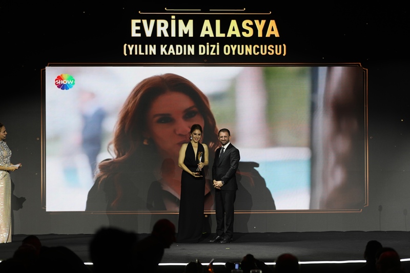 Evrim Alasya: Ekranlardaki Performansyla Yln Kadn Dizi Oyuncusu Seçildi