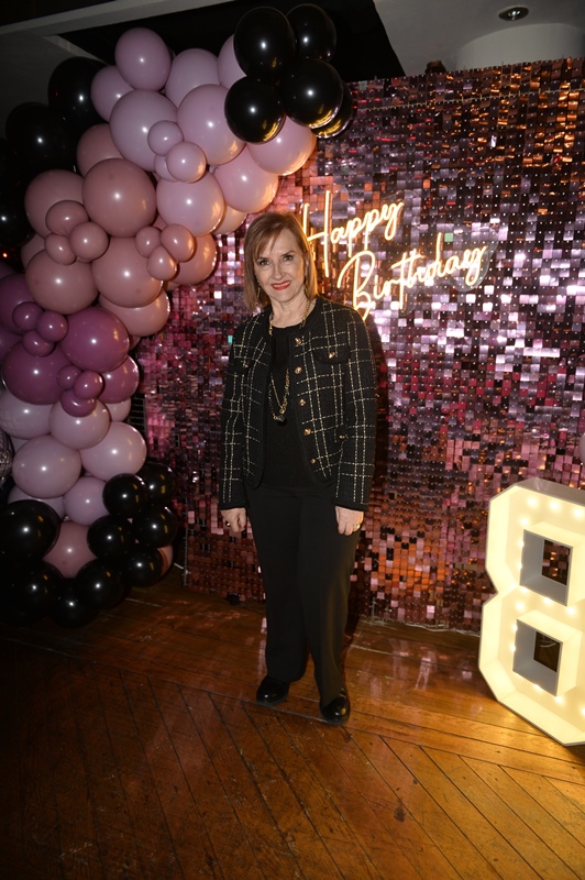 Canan Göztepe�ye 80. Ya� Sürprizi