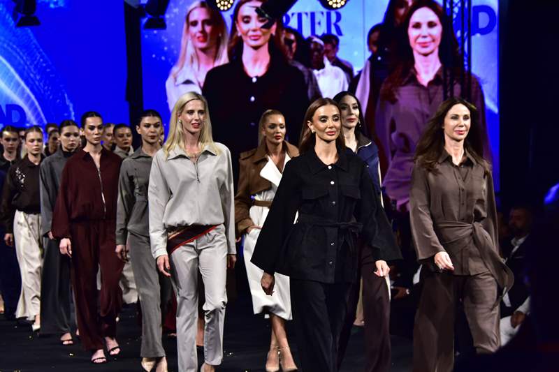 Merter�de Moda �öleni Ba�lad�! �Calam�ty Demet� Ve �Gey�a Ece� Podyumu Sallad� 