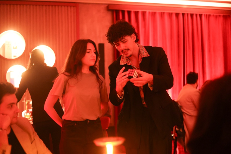 Bo�az��n Y�ld�zlar� The M Lounge�da Bulu�tu: Yeni Sezon �llüzyon �ovla Aç�ld�