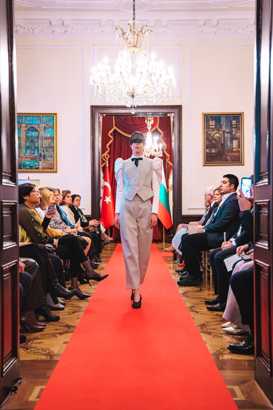 �stanbul � Sofya: �ki �ehrin Ortak Haf�zas�, Sofya�da Zamans�z Bir Defileyle Bulu�tu