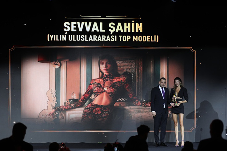 Şevval Şahin: ‘Yılın Uluslararası Top Model’ Ödülünü Kazandı