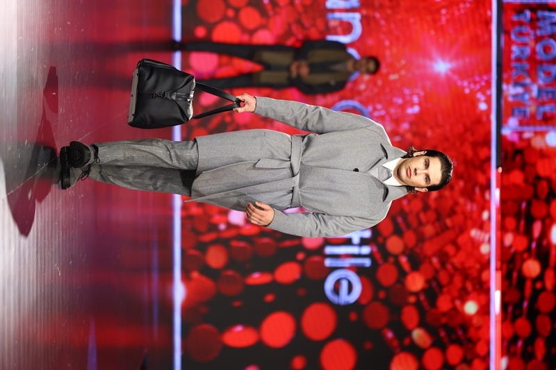 G�ovane Gent�le : Sammyvit Klass Model Türkiye 2025 Sahnesinde  Moda Dünyas�na Damga Vurdu