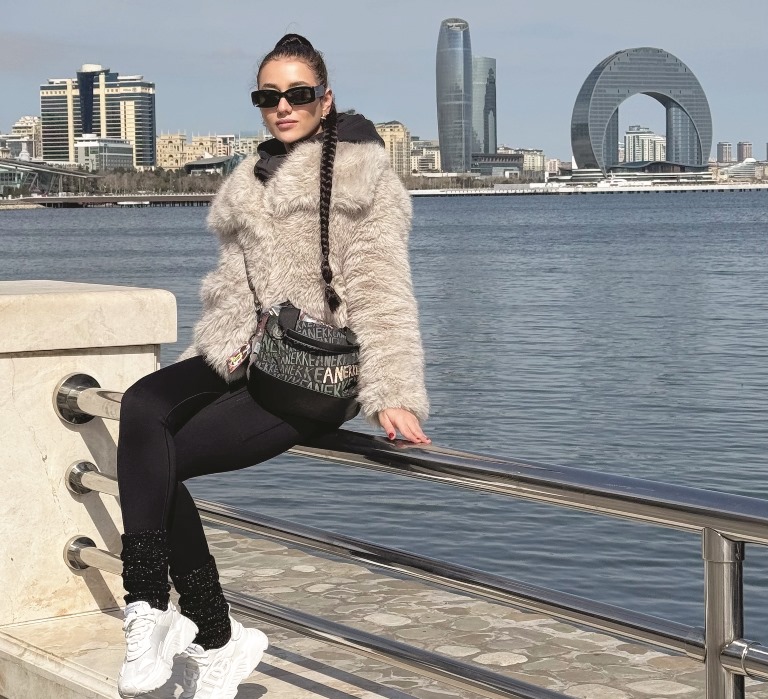 Buse ahbaz :  Afweu Fashon Week Sonras Bakü  Sokaklarnda Kültürel Bir Yolculua Çkt 