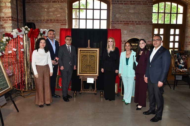�Din Karde�li�i� Sergisi Fi�ekhane�de Sanat Ve Ho�görüyü Bulu�turdu