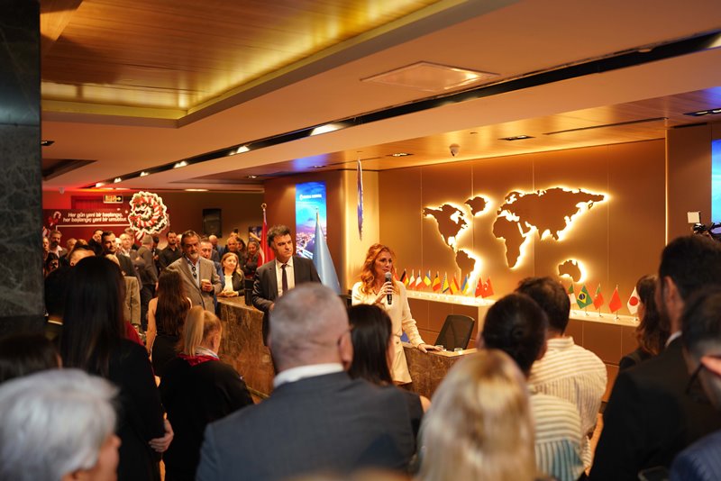 Central Hosp�tal, 30 Y�ll�k Kesintisiz Sa�l�k Yolculu�unu Etiler�e Ta��d� 