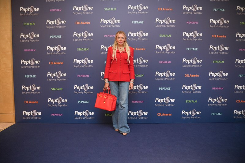 Pept�l�ne, �Seçilmi� Peptitler� Dünyas�n� Marka Elçisi Nebahat Çehre �le Tan�tt� 