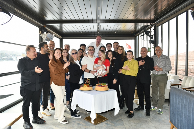 Erol Yükselolu : Doum Gününü Dostlaryla Birlikte Kutlad