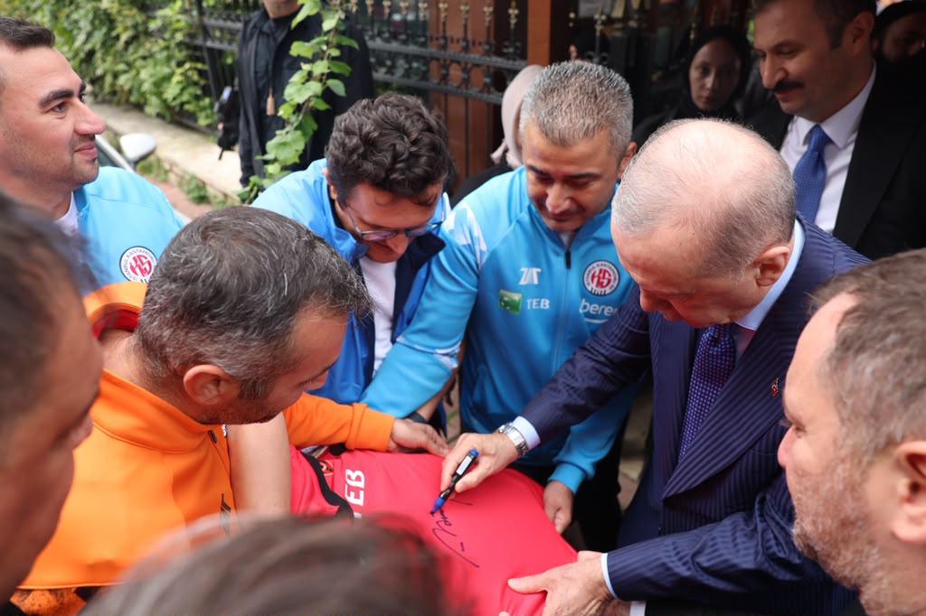 Cumhurba�kan� Erdo�an, �stanbul Kastamonuspor Yönetimiyle Bir Araya Geldi 