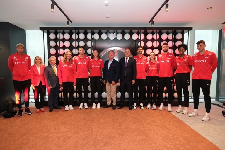 Mercedes-Benz, 2027ye kadar Voleybol Milli Takmlar Ana Sponsoru 