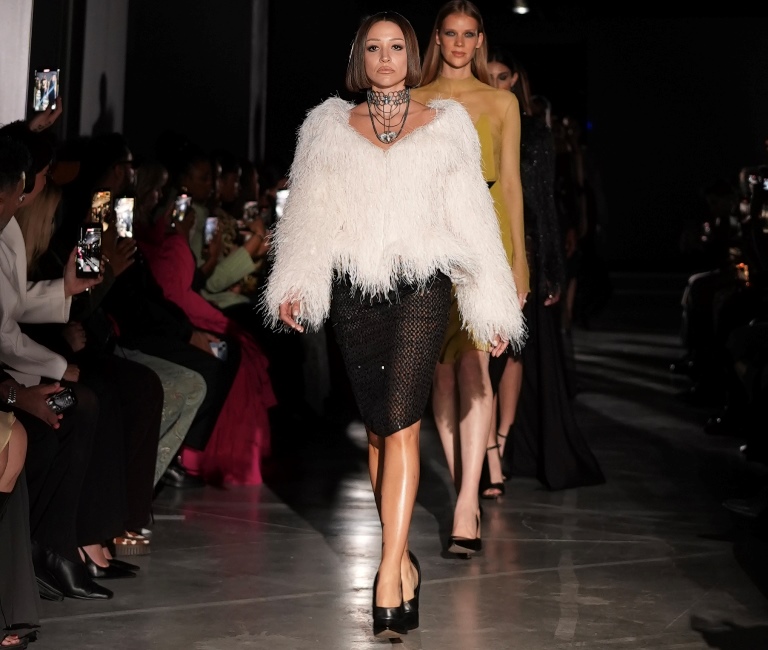 Zeynep Bast�k, Paris Moda Haftas��nda Podyuma Ç�kt�