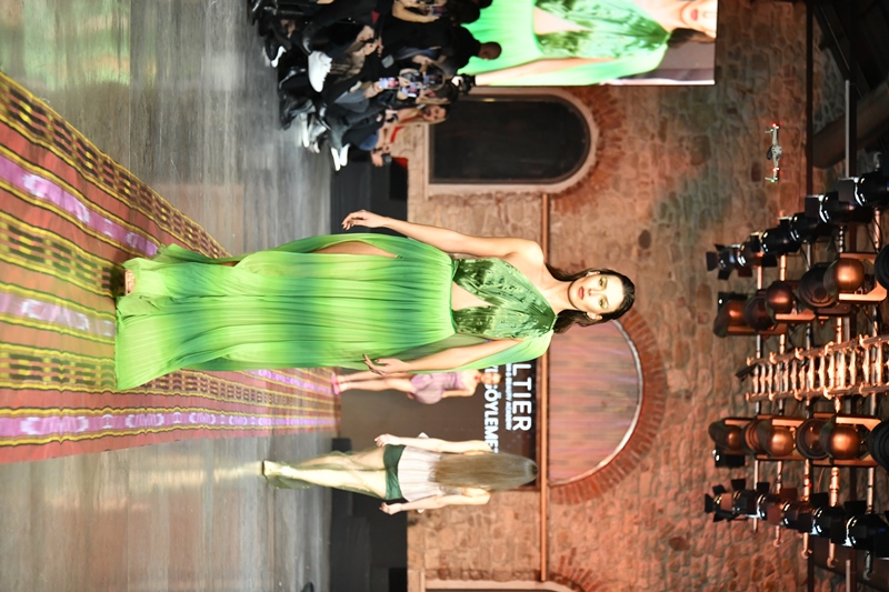 Alt�er Academy : Moda Tasar�m Ö�rencilerinden  Kutnu �pe�i �lhaml� Özel Defile 