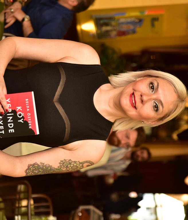 Belda Öztürkün  Köy Yerinde Cinayet Kitab k Bir Davetle Okurla Bulutu 