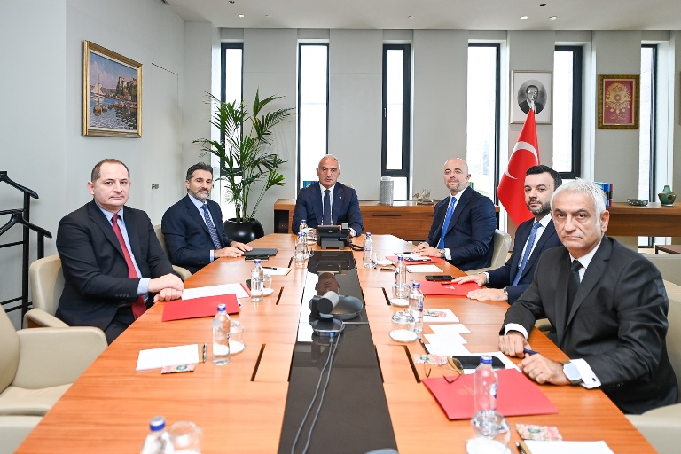 Bakan Ersoy Ve Thy Yönetiminden Turizm Zirvesi 