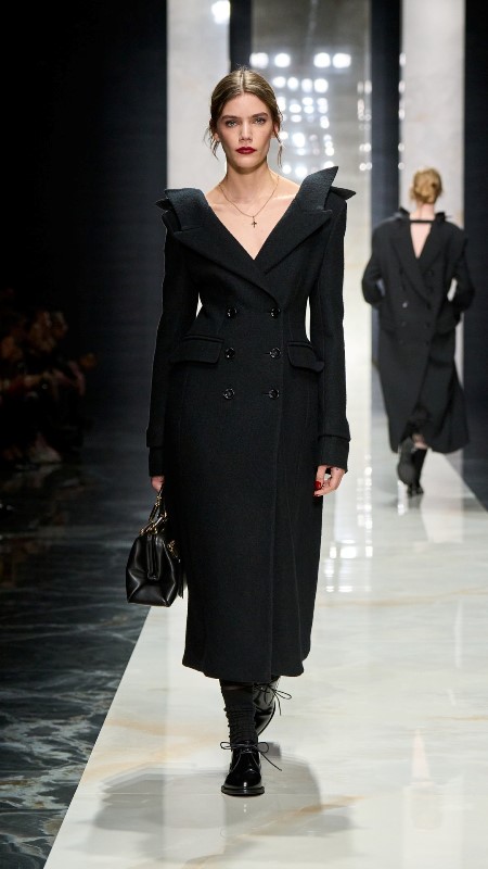 Dolce & Gabbana, �Ident�ty� Koleksiyonu �le Milano Moda Haftas��nda Gücün Ve Kimli�in S�n�rlar�n� Yeniden Çizdi