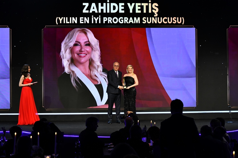 Zahide Yeti :  Yln En yi Program Sunucusu Ödülüne Layk Görüldü 