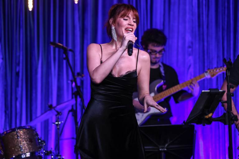 Ayça Varl�er'den 11 �ubat Çar�amba Asa-Kha� Sahnesinde Müzikal �ölen